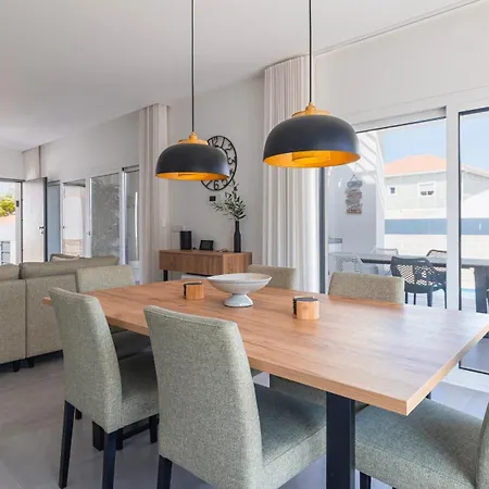 Outstanding With Private Pool By Lovelystay Salir de Porto