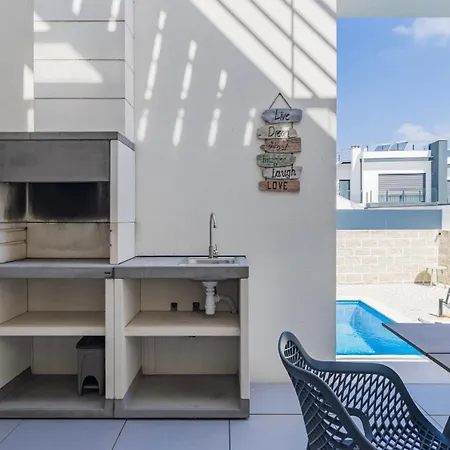 Outstanding With Private Pool By Lovelystay فيلة