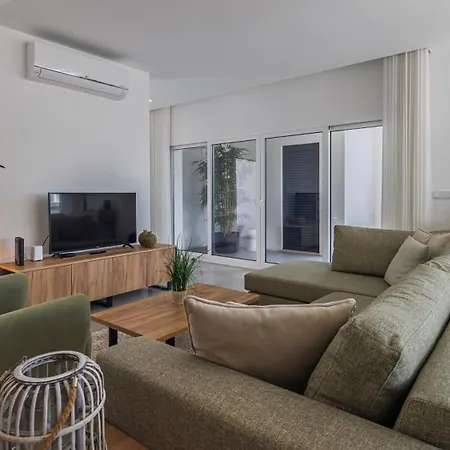 Outstanding With Private Pool By Lovelystay Salir de Porto